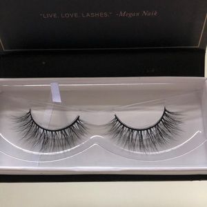 BN Blinking Beaute Lashes - No. 8